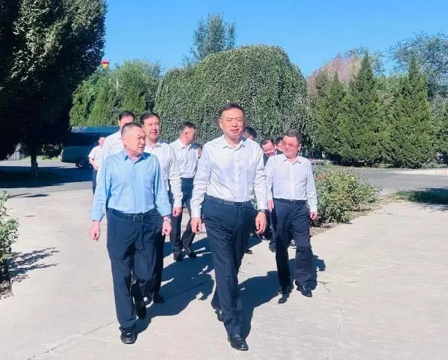 伊犁州党委书记杨秀理调研慰问优发国际集团